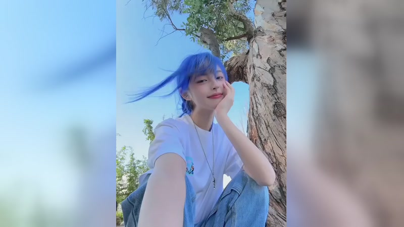 漂亮可爱的蓝发甜美妹子仙女太漂亮了吧好好看啊宅男福利你见过这么可爱的妹子吗！