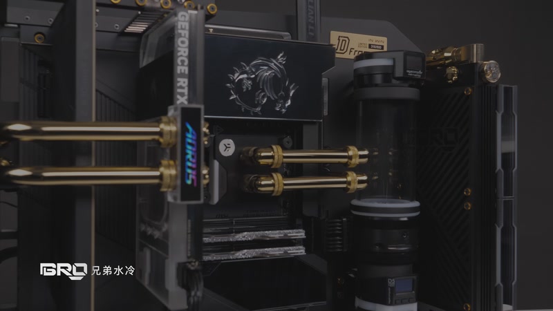 限量款“黄金”水冷电脑——迎广D-Frame2.0